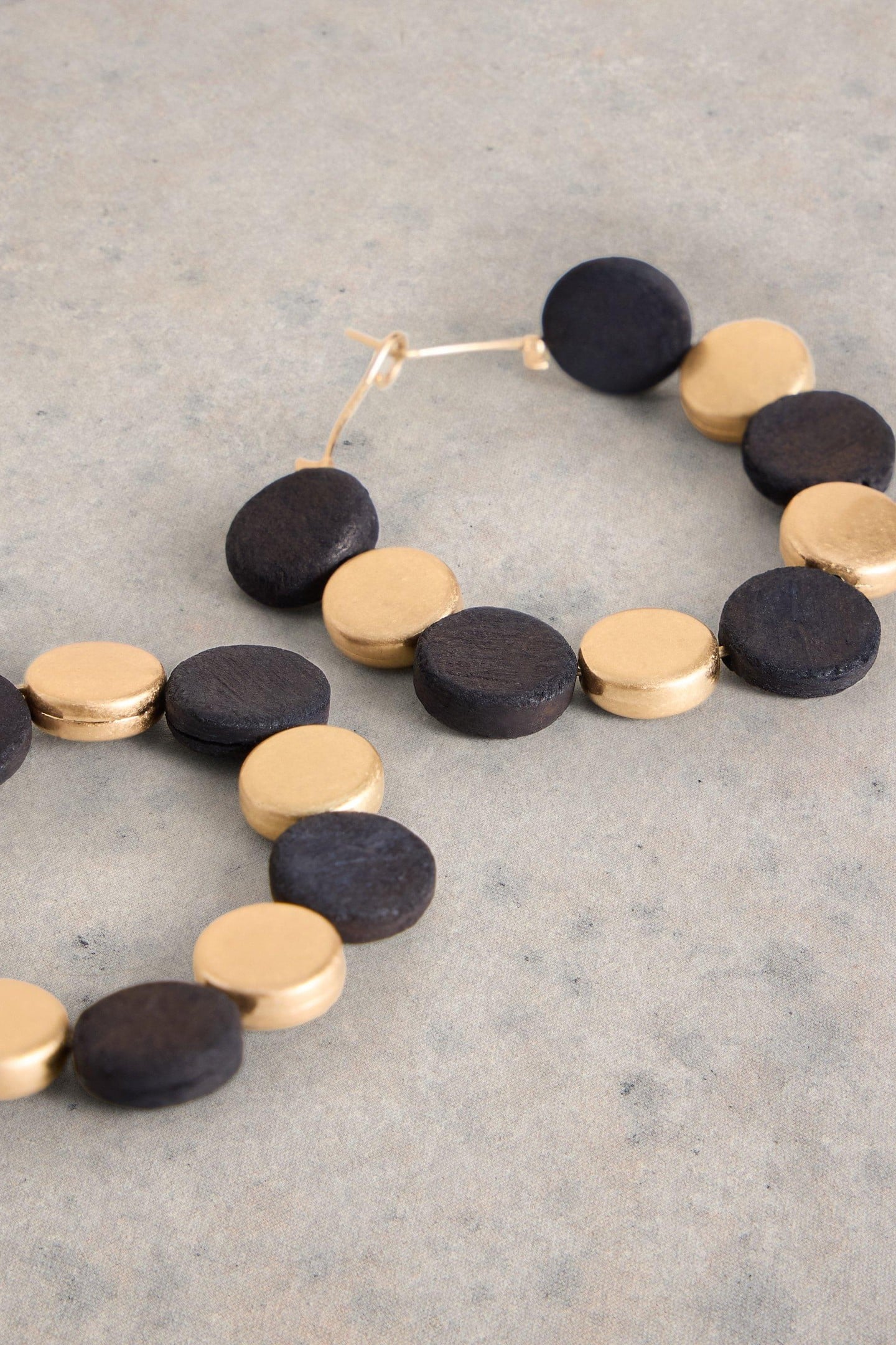 VERA CLUSTER EARRING BLACK MULTI 2