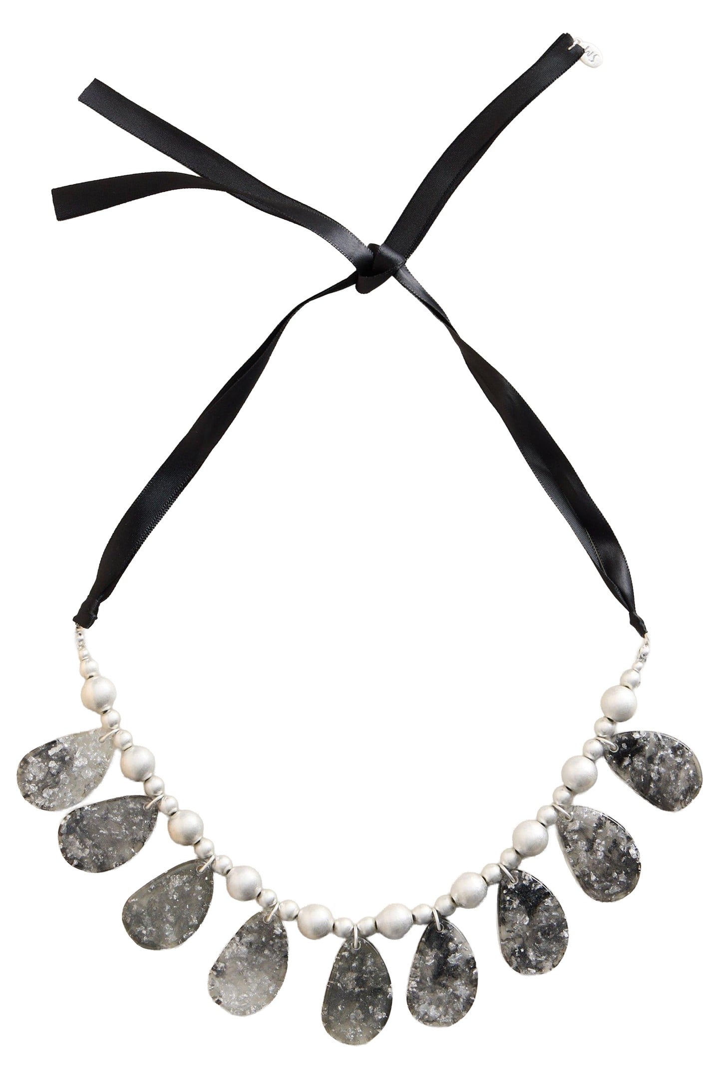 DAISY RESIN RIBBON NECKLACE DUSTY GREY 1