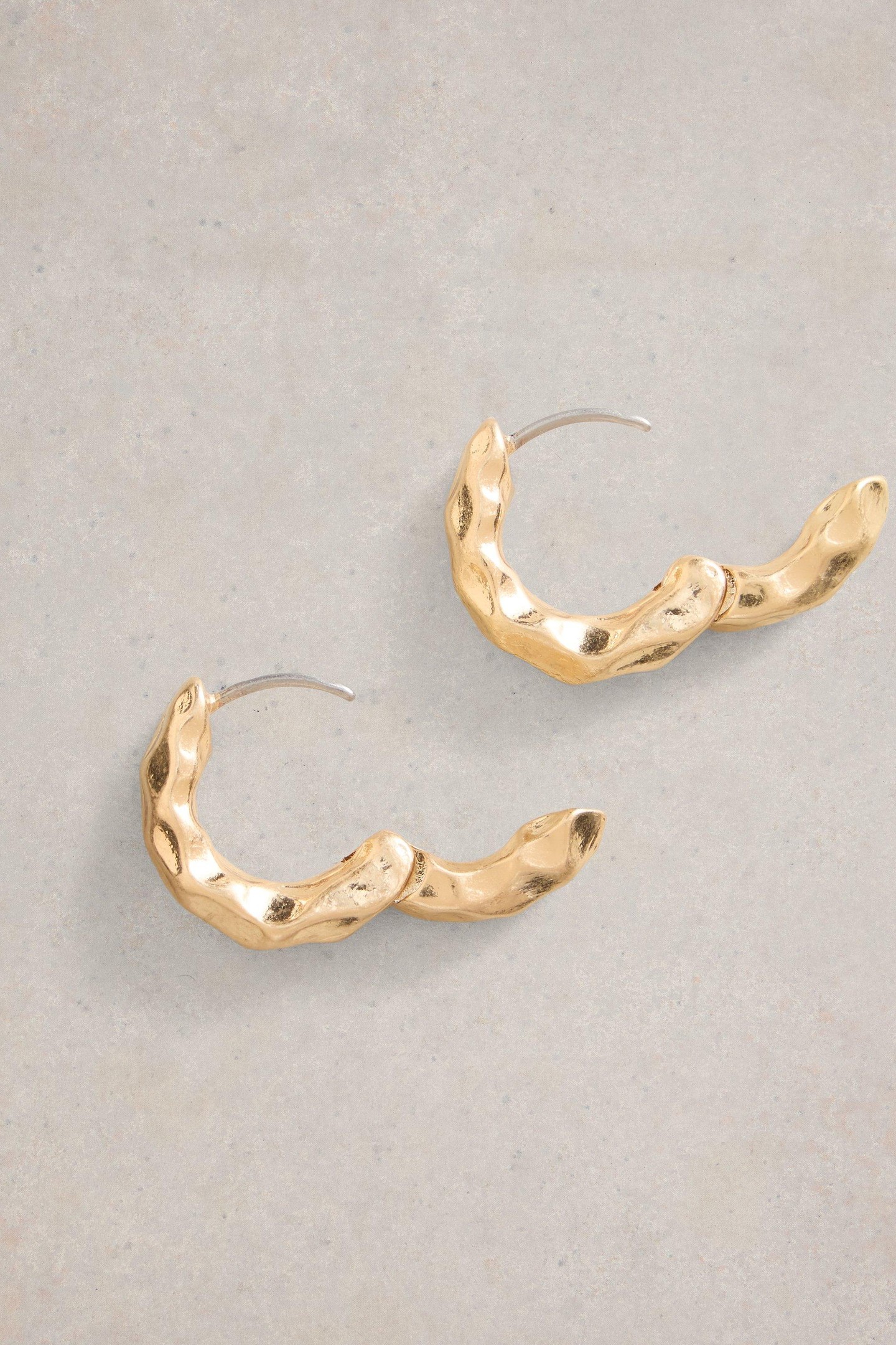 BERRIE HUGGIE EARRING GOLD TONE METALLIC 1