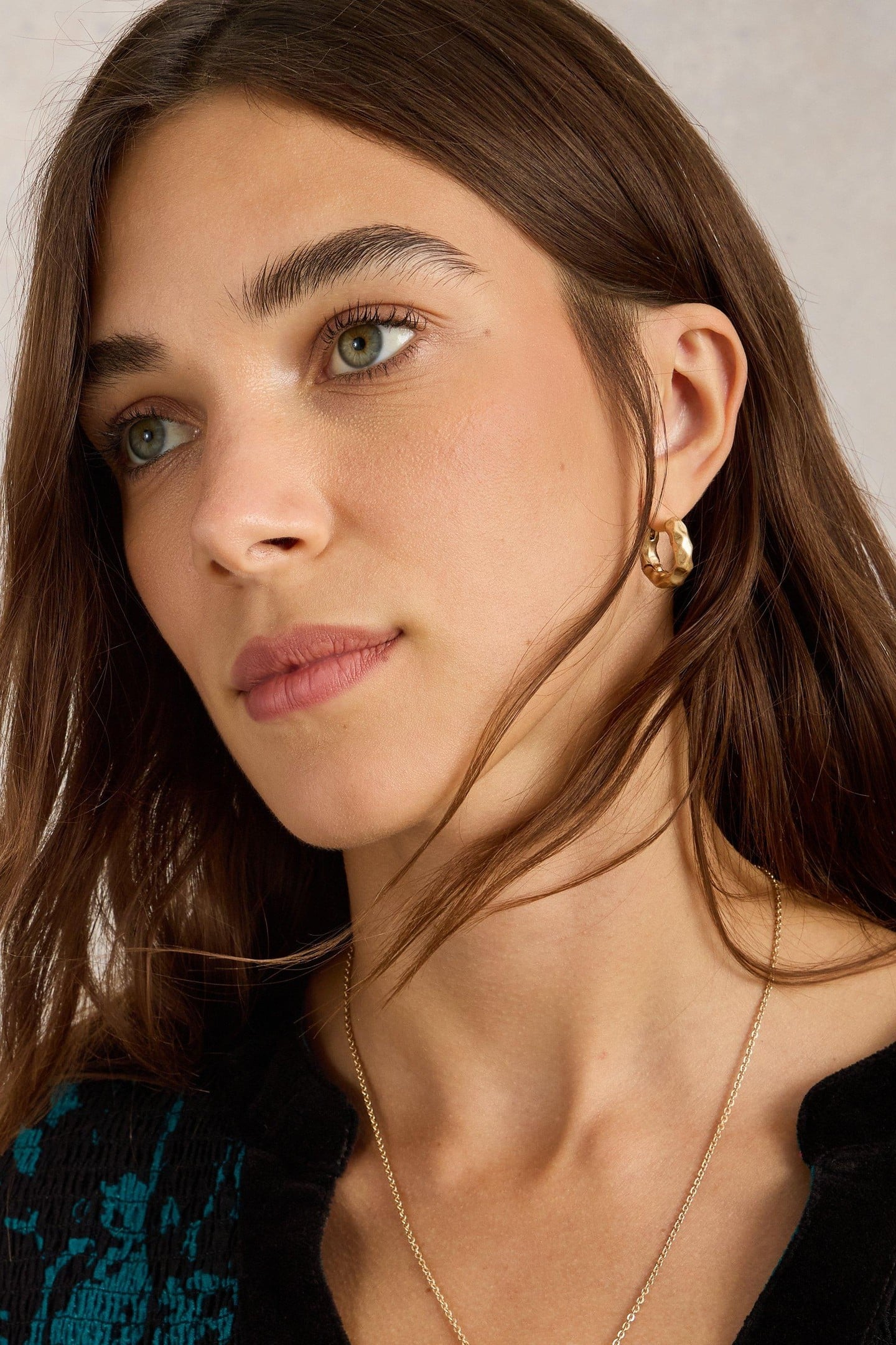 BERRIE HUGGIE EARRING GOLD TONE METALLIC 3