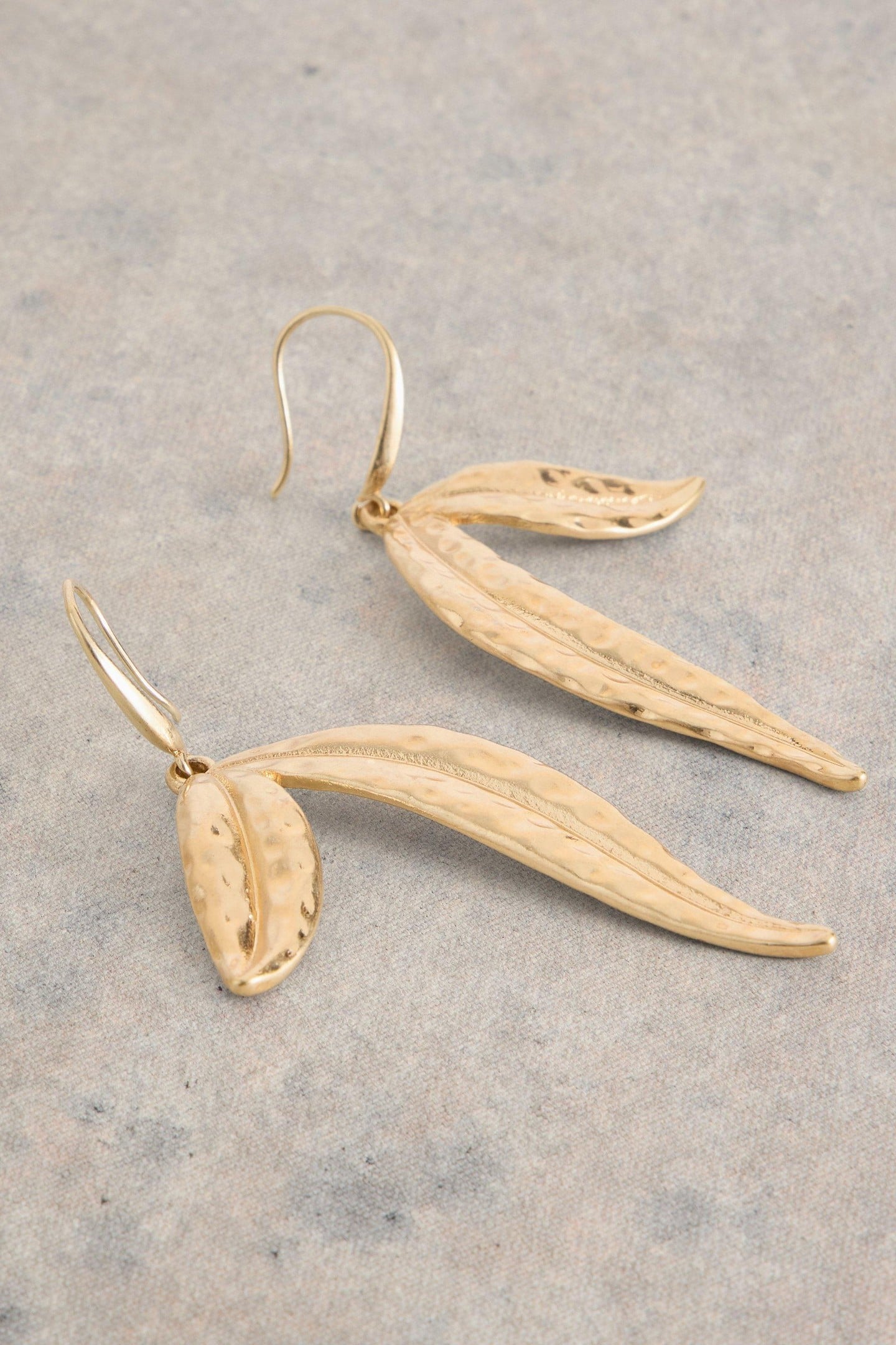 ALLY LEAF DROP EARRING GOLD TONE METALLIC 1
