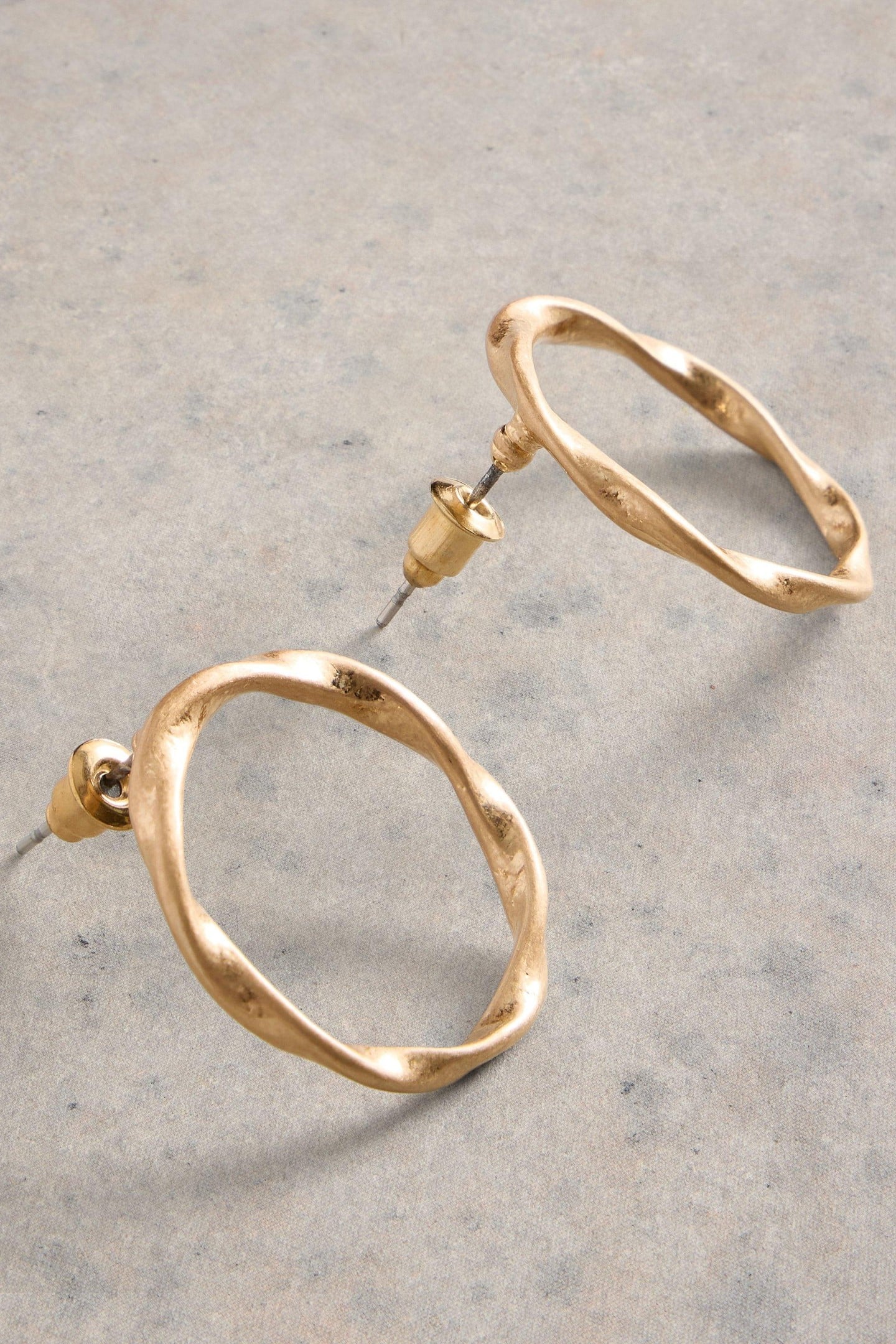 CYNTHIA ROUND EARRING GOLD TONE METALLIC 1