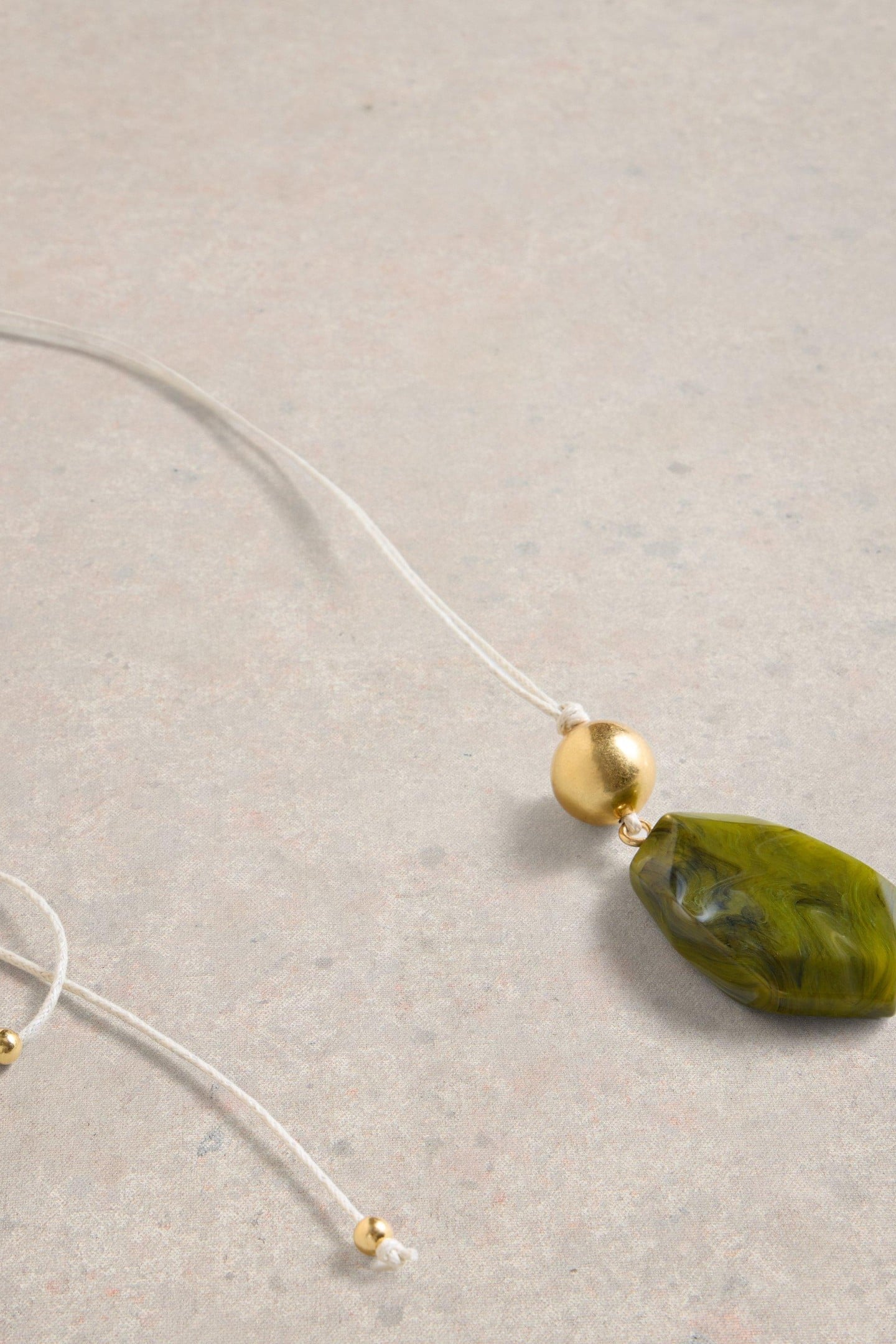 FERN PENDANT NECKLACE BRIGHT GREEN 1